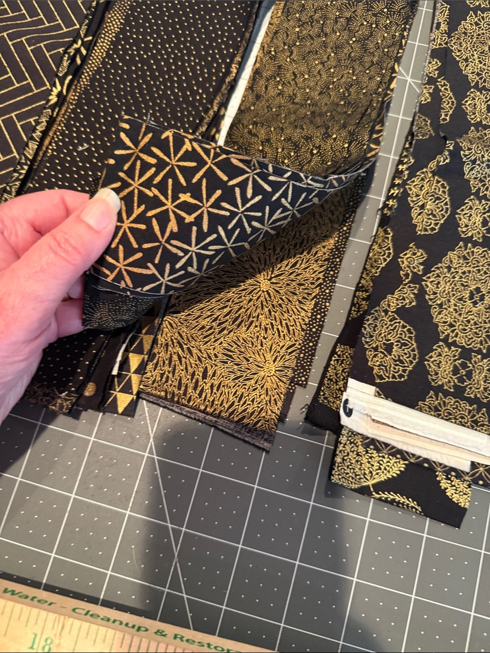 2.5x 42” strips high quality cotton fabric Black & Gold Patterned - Picture 11 of 13